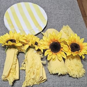 NWOT Hobby Lobby Yellow Striped Dinner Plates(4)  with Sunflower Napkin Rings.
